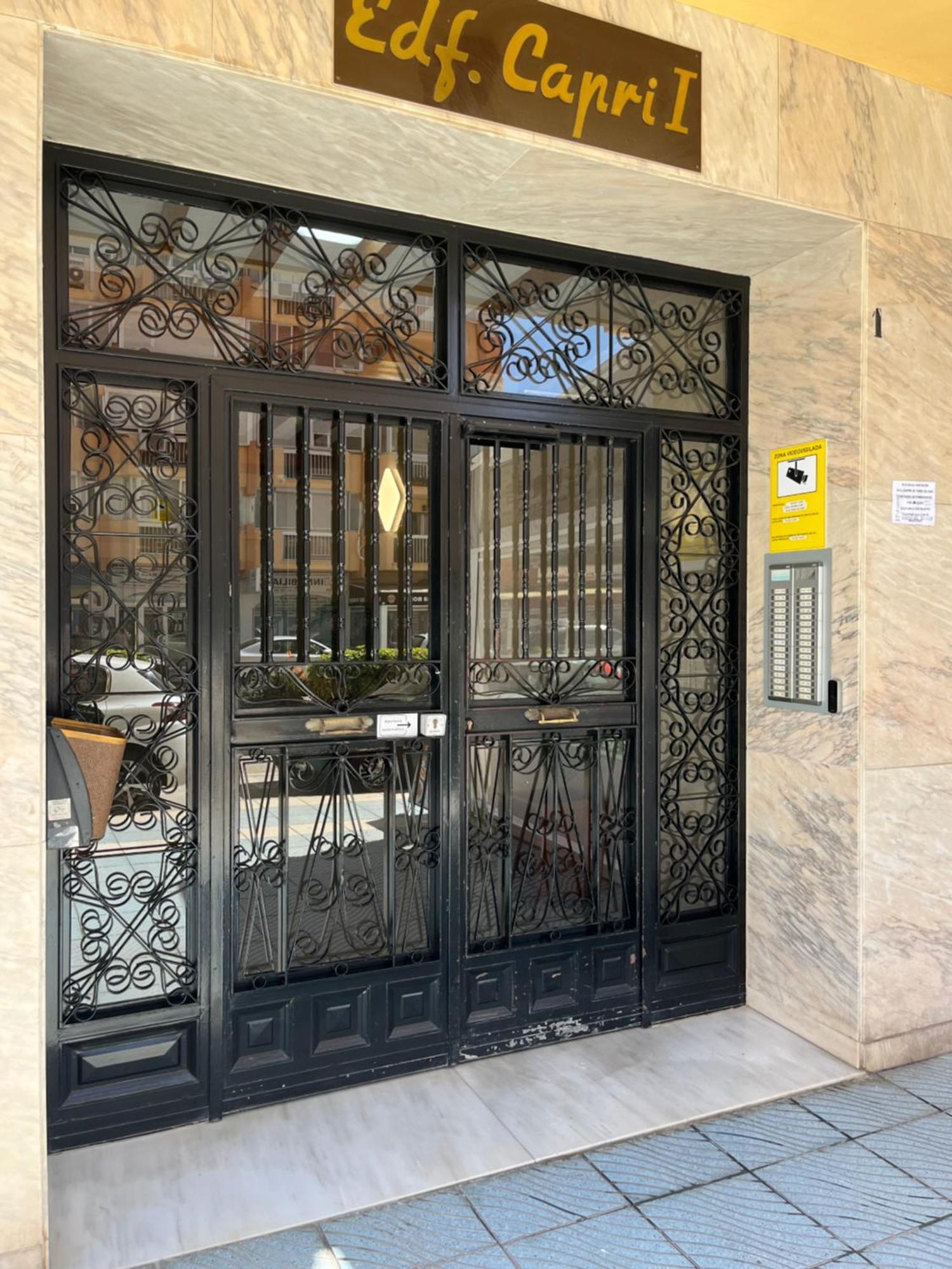 Amaner Capri Apartment Torre Del Mar Bagian luar foto